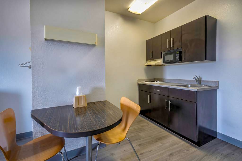 MOTEL 6 CEDAR PARK-guestroom-Guest Room,Guest Room Amenity,Kitchen/Kitchenette,On-Site.jpg