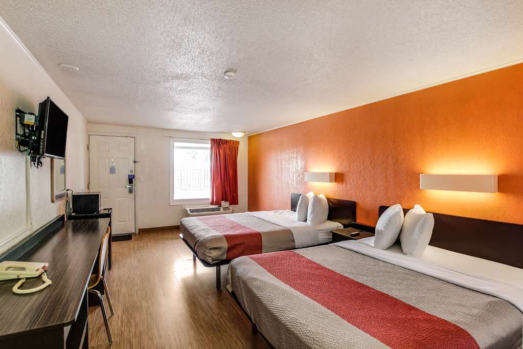 MOTEL 6 KALAMAZOO-guestroom-Guest Room,On-Site.jpg