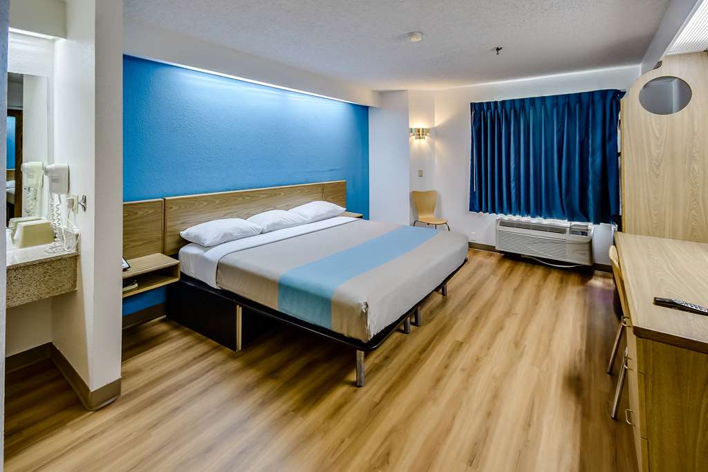 MOTEL 6 HOUSTON KATY TX-guestroom-Guest Room,Indoor/Interior,On-Site,Single Room.jpg