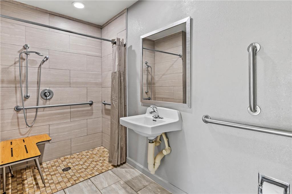 MOTEL 6 MURFREESBORO TN-guestroom-Guest Room,Bathroom,On-Site.jpg
