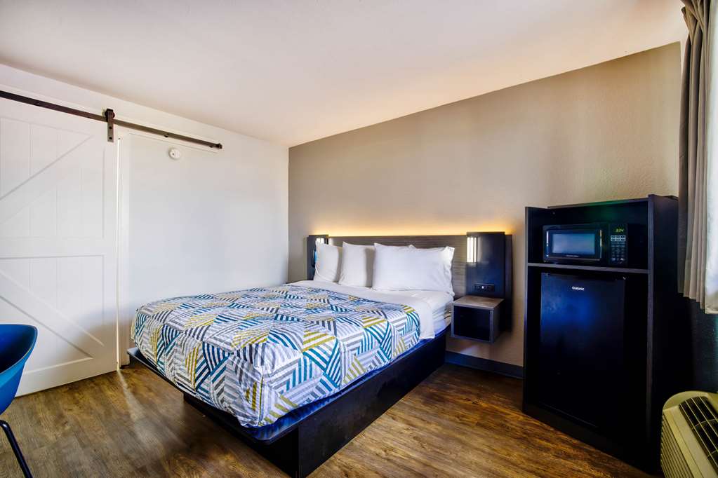 MOTEL 6 JACKSON MS-guestroom-Guest Room,On-Site.jpg