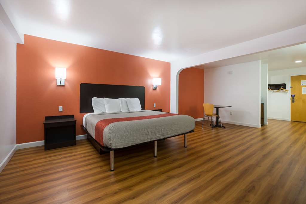 MOTEL 6 SUWANEE, GA GWINNETT CENT-guestroom-Guest Room,Suite,On-Site.jpg