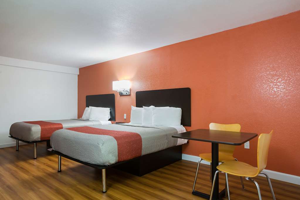 MOTEL 6 SUWANEE, GA GWINNETT CENT-guestroom-Guest Room,On-Site.jpg
