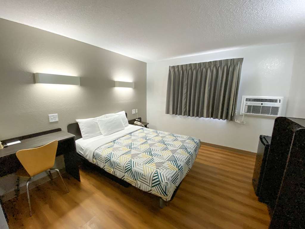 MOTEL 6 SALISBURY-guestroom-Guest Room,On-Site.jpg