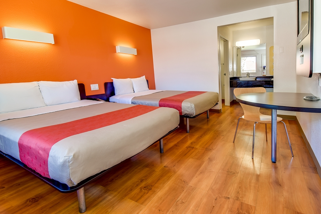 MOTEL 6 RIVERSIDE SOUTH-guestroom-Guest Room,Bathroom,Sink,Bed,Bedding,Queen bed,Guest Room Amenity,TV and multimedia,Indoor/Interior,On-Site,Furnishings,Telephone.jpg