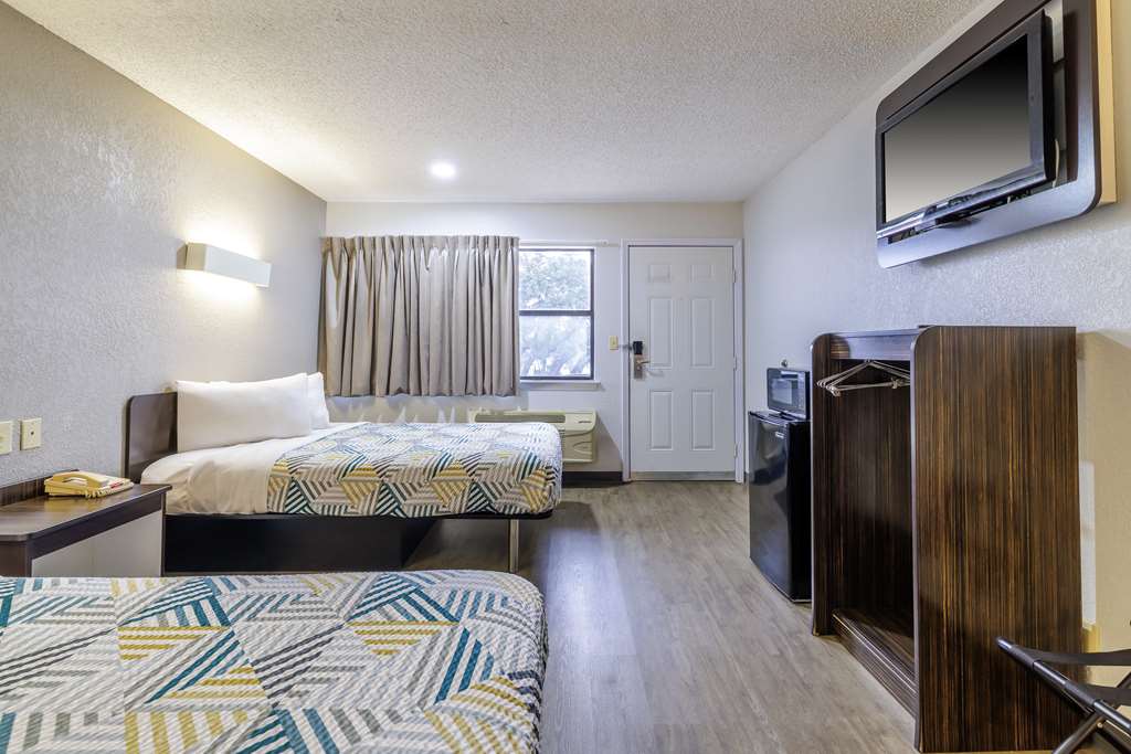 MOTEL 6 BOERNE TX-guestroom-Guest Room,On-Site.jpg
