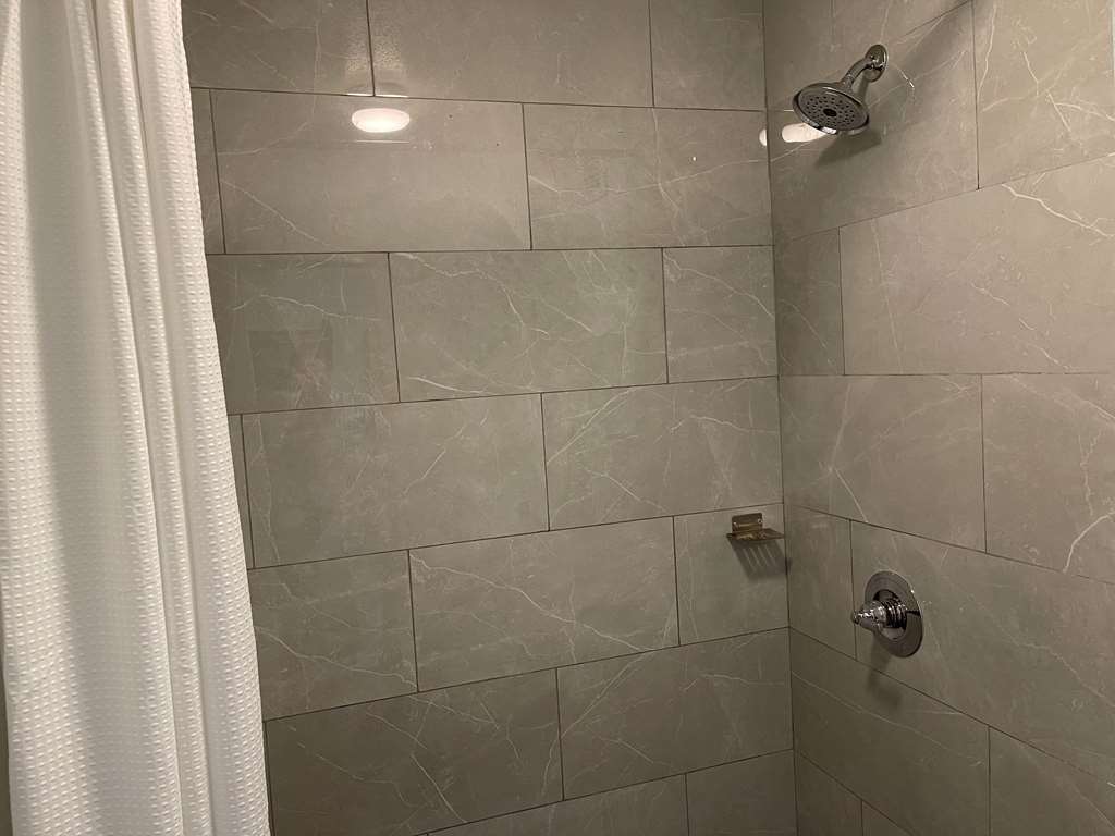 MOTEL 6 TROY-guestroom-Guest Room,Bathroom,On-Site.jpg