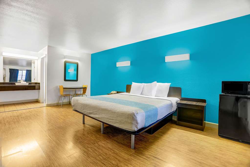 MOTEL 6 ANDERSON REDDING AIRPORT-guestroom-Guest Room,On-Site.jpg