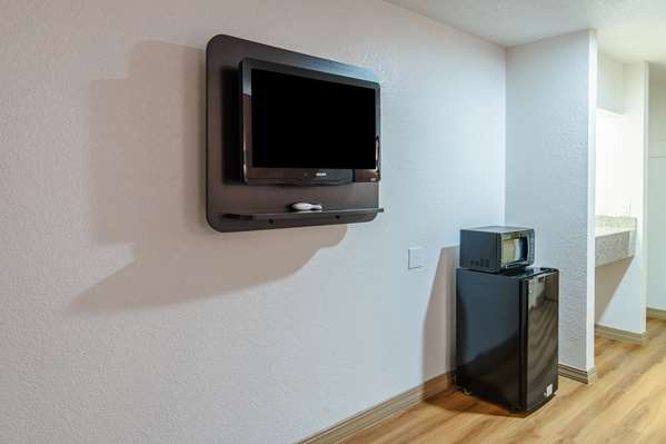 Guest Room,Guest Room Amenity,Mini-Refrigerator,TV and multimedia,Indoor/Interior,On-Site,Deluxe Room,Single Room