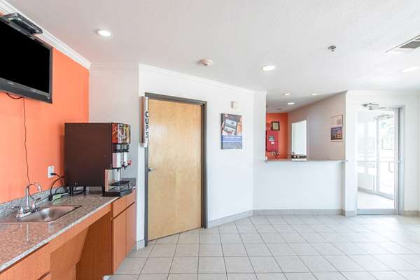 On-Site,Communal lounge/TV room,Lobby,Reception,Coffee Service