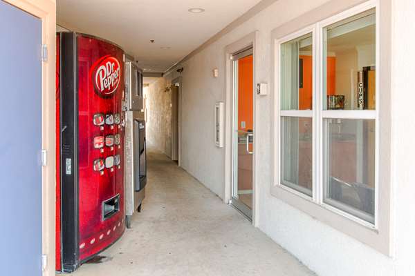 On-Site,Property Amenity,Vending machine