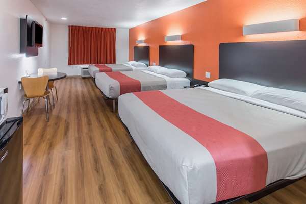 Guest Room,Bedding,Queen bed,Guest Room Amenity,Mini-Refrigerator,TV and multimedia,Sitting area,Indoor/Interior,On-Site,Furnishings,Telephone,Deluxe Room,Triple Room
