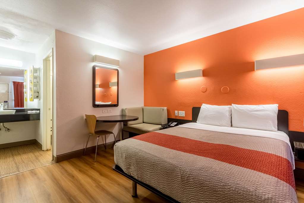 MOTEL 6 DALLAS - GARLAND-guestroom-Guest Room,On-Site.jpg