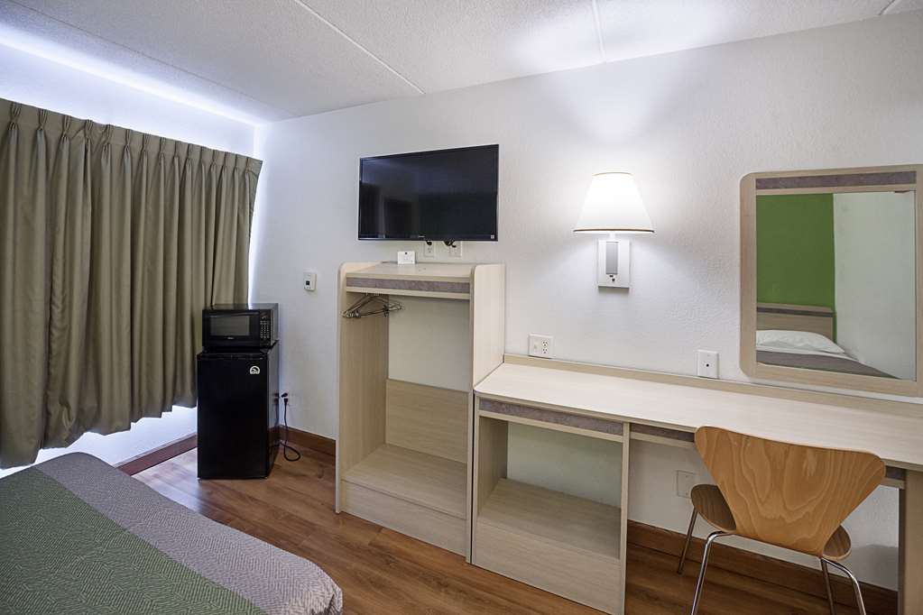 MOTEL 6 BINGHAMTON-guestroom-Guest Room,Bedding,King bed,Guest Room Amenity,Mini-Refrigerator,TV and multimedia,Sitting area,Indoor/Interior,On-Site,Furnishings,Single Room,Standard Room.jpg