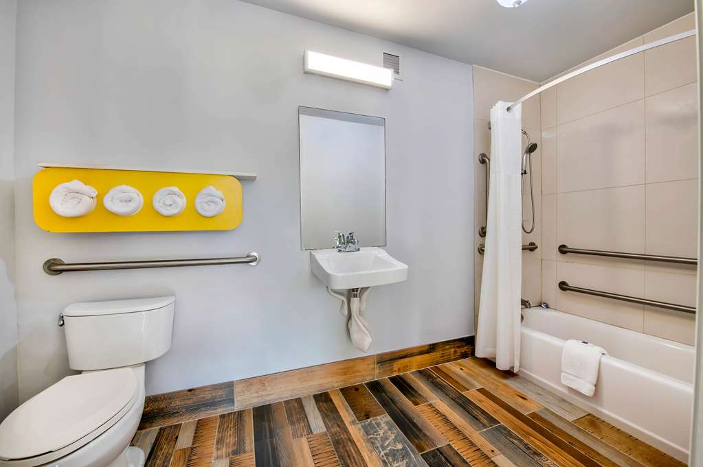 MOTEL 6 CONYERS-guestroom-Guest Room,Bathroom,Accessibility,On-Site.jpg