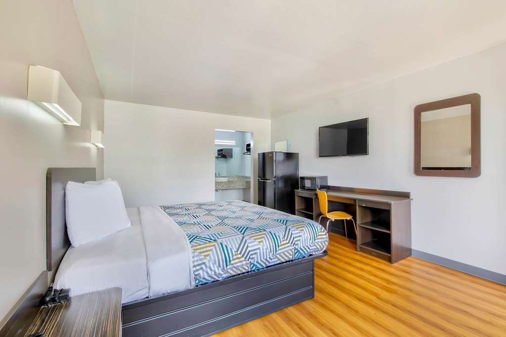 MOTEL 6 CONYERS-guestroom-Guest Room,On-Site.jpg