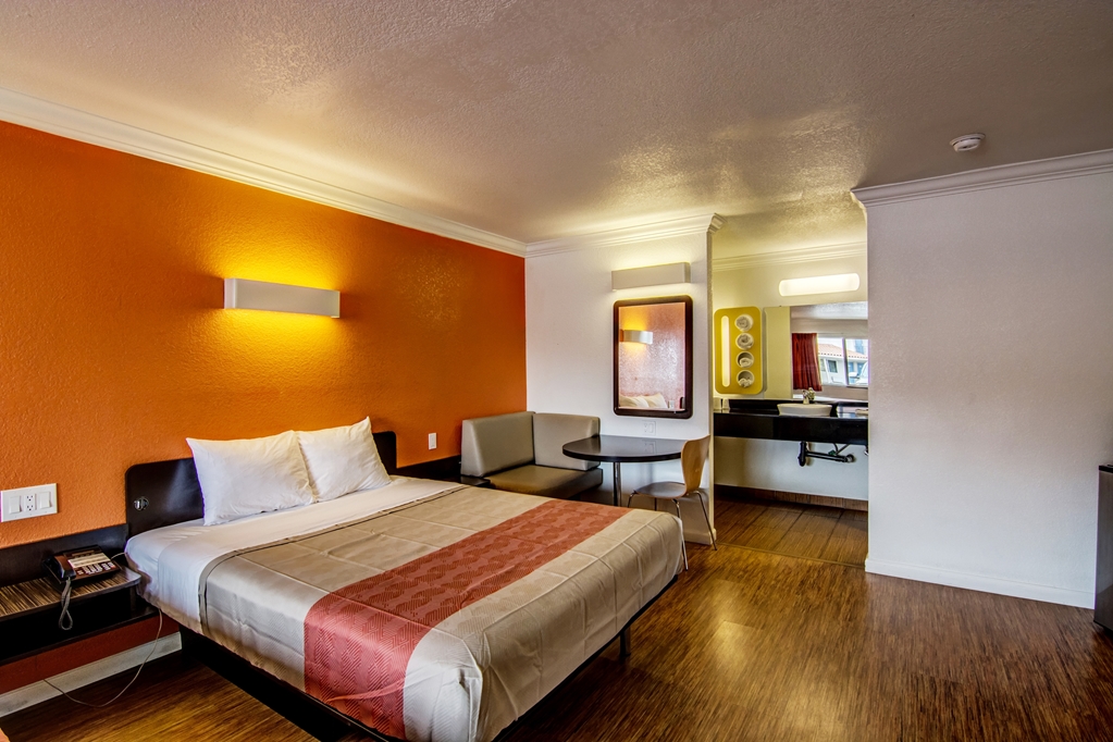 MOTEL 6 MANTECA-guestroom-Guest Room,Sink,Bedding,Queen bed,Guest Room Amenity,Mini-Refrigerator,Sitting area,Indoor/Interior,On-Site,Furnishings,Telephone,Deluxe Room,Single Room.jpg