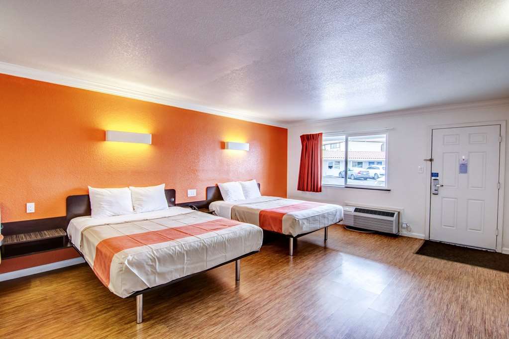 MOTEL 6 MANTECA-guestroom-Guest Room,On-Site.jpg