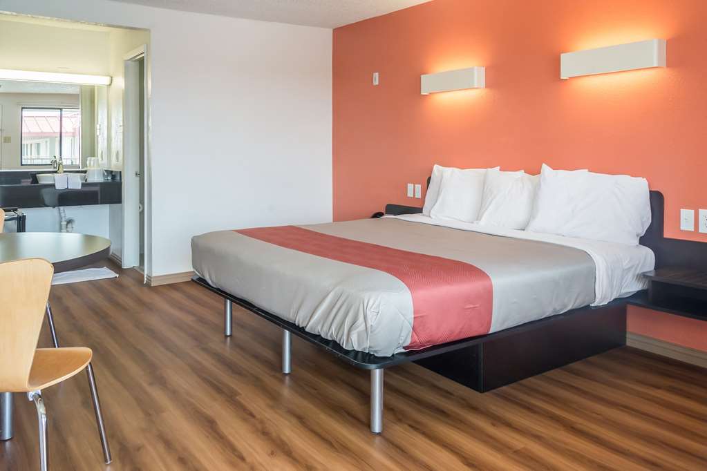 MOTEL 6 DALLAS - MESQUITE-guestroom-Guest Room,Sink,Bedding,King bed,Guest Room Amenity,Sitting area,Indoor/Interior,On-Site,Furnishings,Telephone,Deluxe Room,Single Room.jpg