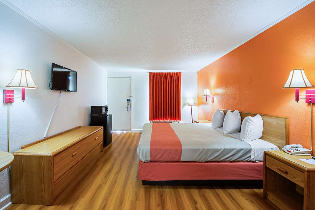 MOTEL 6 PERRY GA-guestroom-Guest Room,On-Site.jpg
