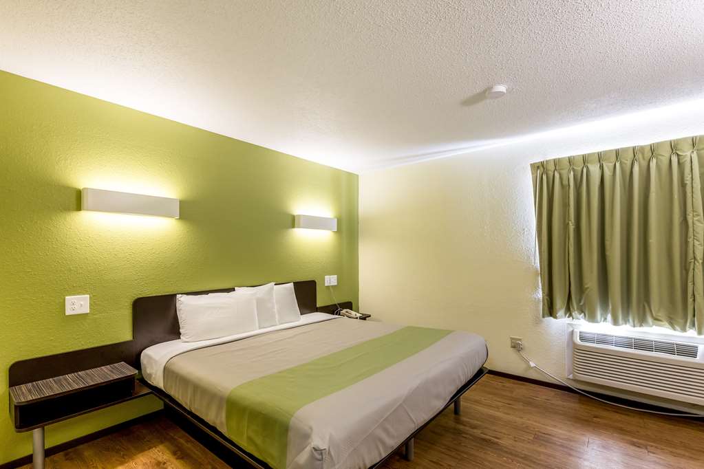 MOTEL 6 TROY IL-guestroom-Guest Room,Bedding,King bed,Guest Room Amenity,Indoor/Interior,On-Site,Furnishings,Telephone,Deluxe Room,Single Room.jpg