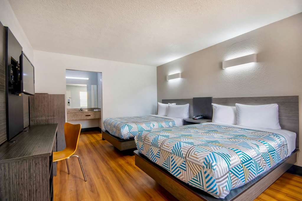 MOTEL 6 SULPHUR LA-guestroom-Guest Room,On-Site.jpg