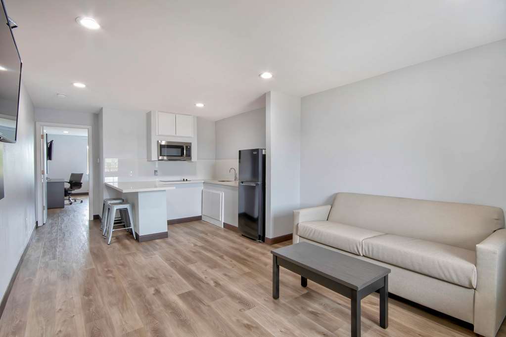 MOTEL 6 SULPHUR LA-guestroom-Guest Room,Suite,On-Site.jpg
