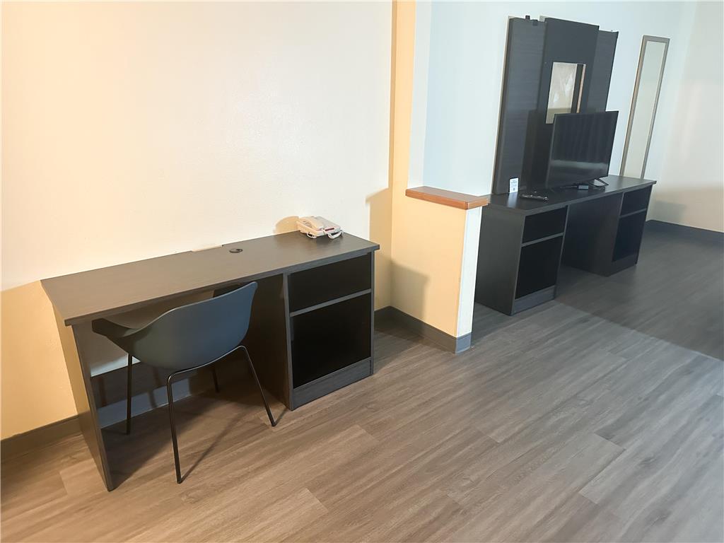 MOTEL 6 ANDERSON NORTH IN-guestroom-Guest Room,Guest Room Amenity,On-Site.jpg