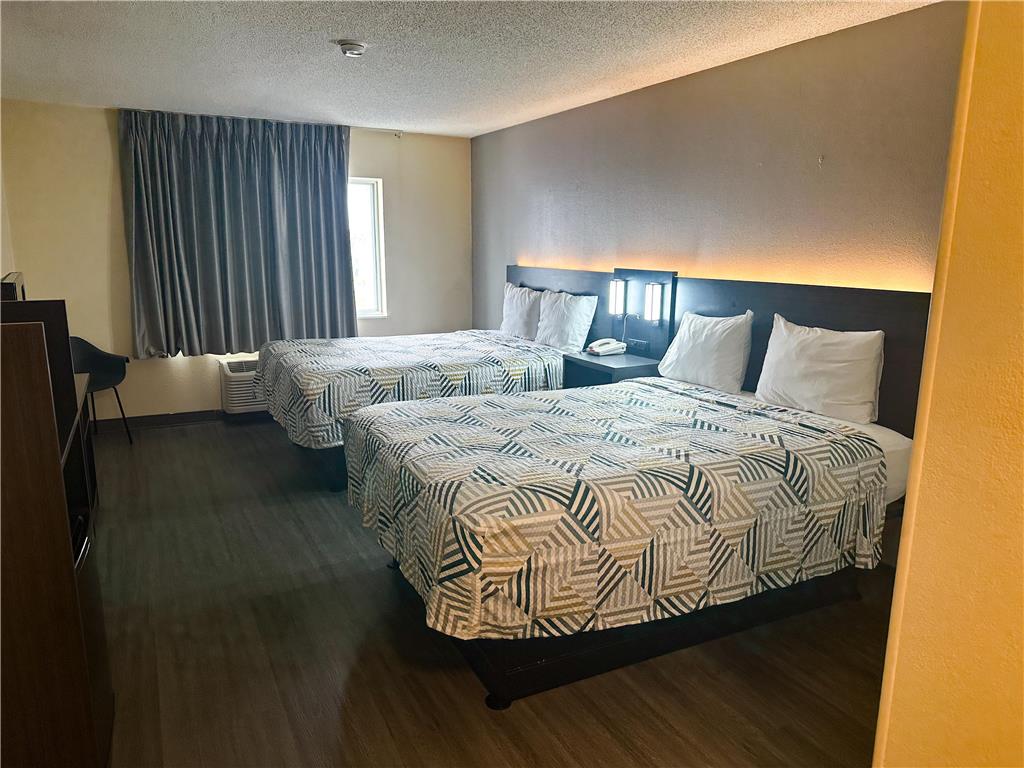 MOTEL 6 ANDERSON NORTH IN-guestroom-Guest Room,On-Site.jpg