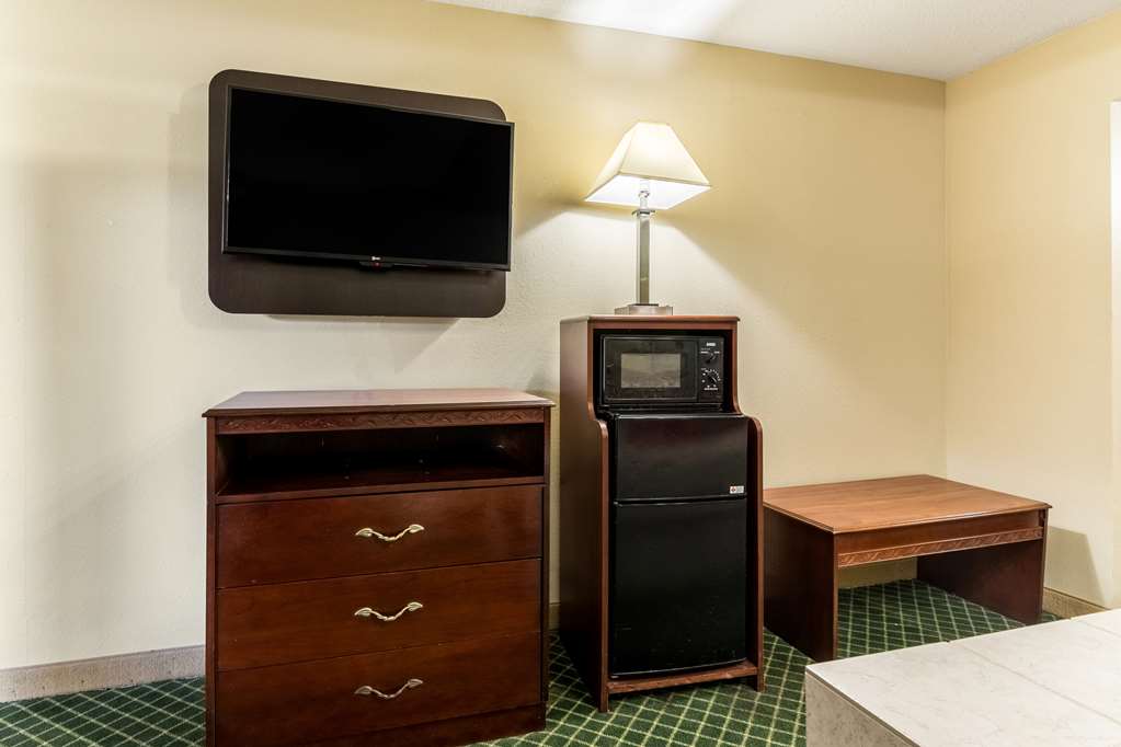 MOTEL 6 KENLY NC-guestroom-Guest Room,On-Site.jpg