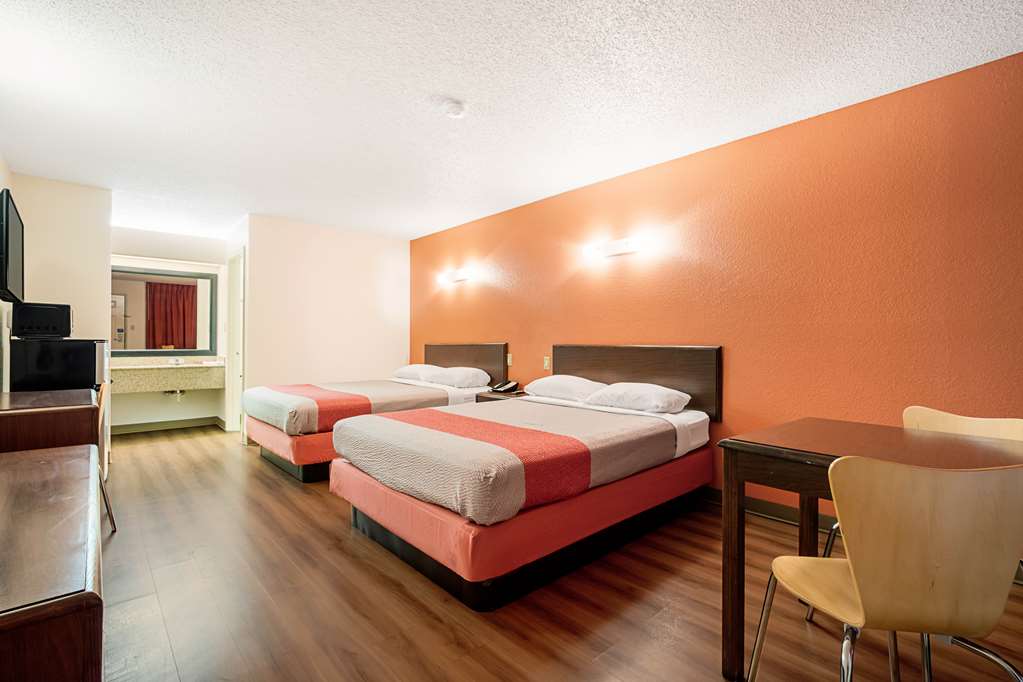 MOTEL 6 COVINGTON, TN-guestroom-Guest Room,Suite,On-Site.jpg