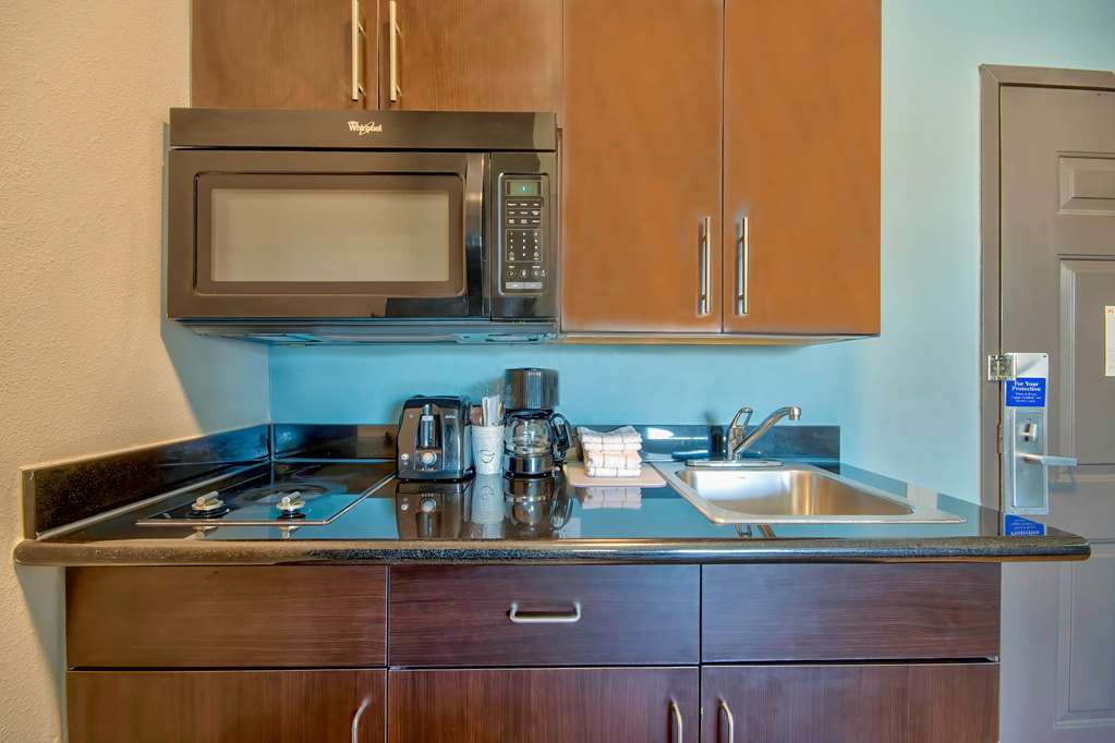STUDIO 6 PORT ARTHUR-guestroom-Guest Room,Suite,On-Site.jpg