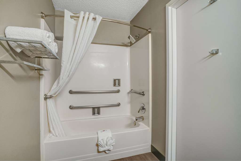 STUDIO 6 PORT ARTHUR-guestroom-Guest Room,Bathroom,On-Site.jpg