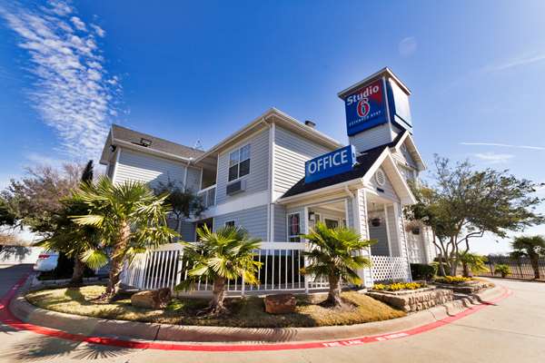 Exterior view - Studio 6 Extended Stay Hotel Garland Park Dallas