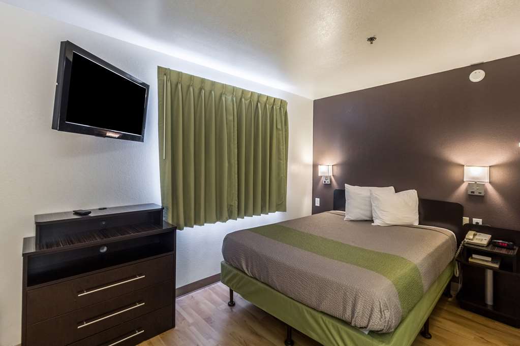 STUDIO 6 MCALLEN TX-guestroom-Guest Room,On-Site.jpg