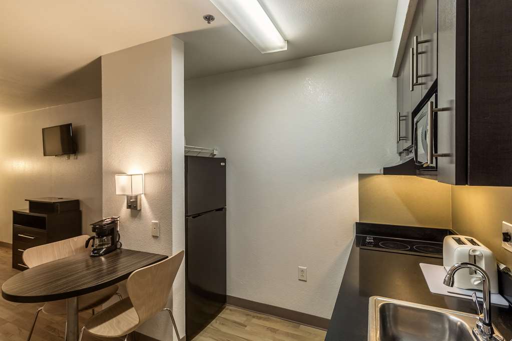 STUDIO 6 MCALLEN TX-guestroom-Guest Room,Guest Room Amenity,On-Site.jpg