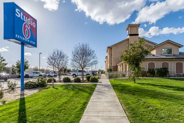 Exterior view - Studio 6 Extended Stay Hotel Bakersfield