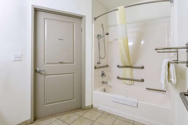  - Studio 6 Extended Stay Hotel Bakersfield