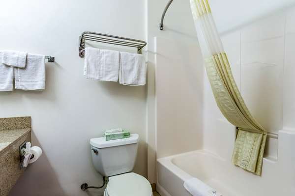  - Studio 6 Extended Stay Hotel Bakersfield