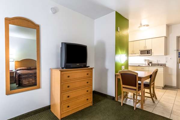  - Studio 6 Extended Stay Hotel Bakersfield