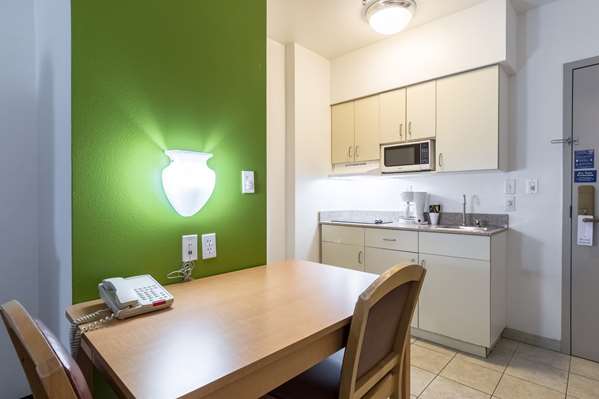  - Studio 6 Extended Stay Hotel Bakersfield