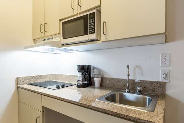 - Studio 6 Extended Stay Hotel Bakersfield