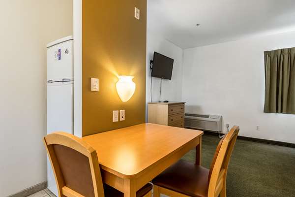  - Studio 6 Extended Stay Hotel Bakersfield