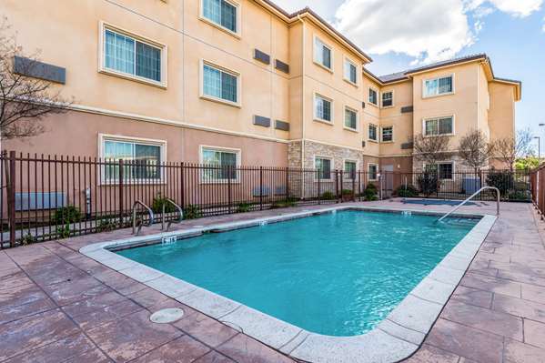 Pool - Studio 6 Extended Stay Hotel Bakersfield