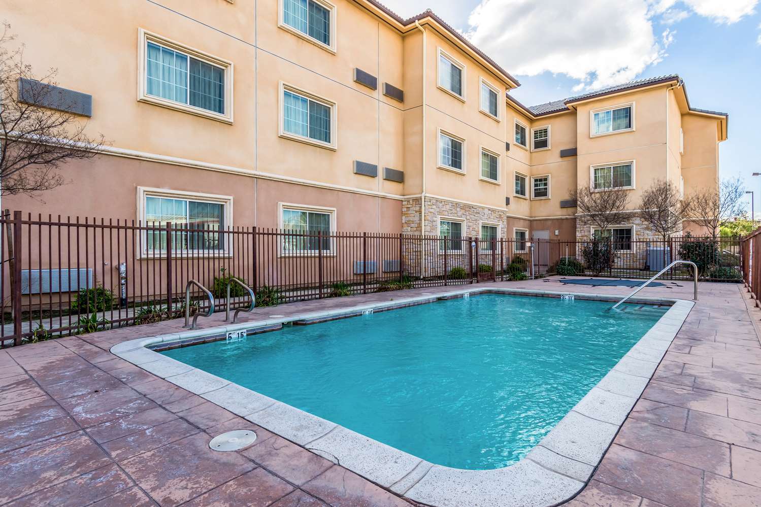 Studio 6 Extended Stay Hotel Bakersfield, CA See Discounts