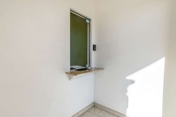  - Studio 6 Extended Stay Hotel Bakersfield