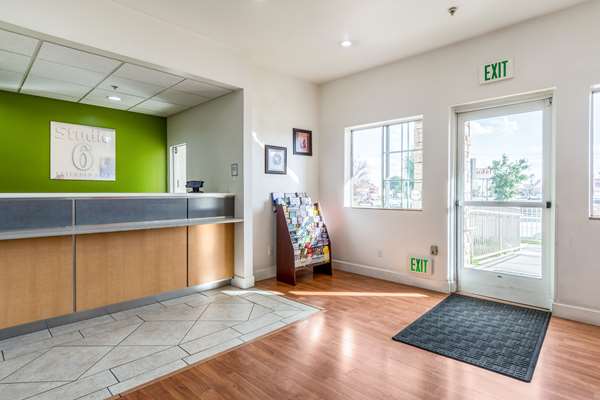  - Studio 6 Extended Stay Hotel Bakersfield