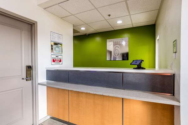  - Studio 6 Extended Stay Hotel Bakersfield
