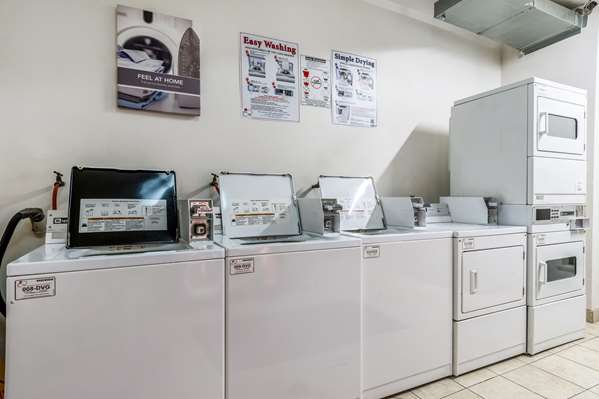  - Studio 6 Extended Stay Hotel Bakersfield