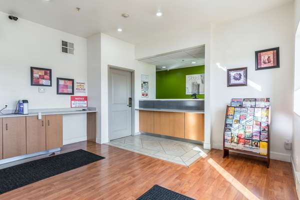  - Studio 6 Extended Stay Hotel Bakersfield